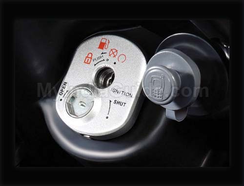 Mahindra SYM Flyte Oil Tank View